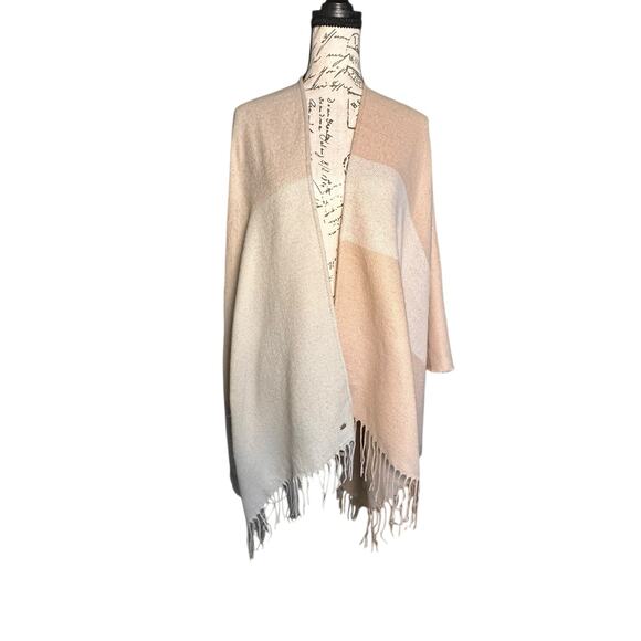 NWOT Soia & Kyo Neutral Colorblock Fringe Wrap Shawl – One Size PonchoStyle Cozy - Picture 2 of 7
